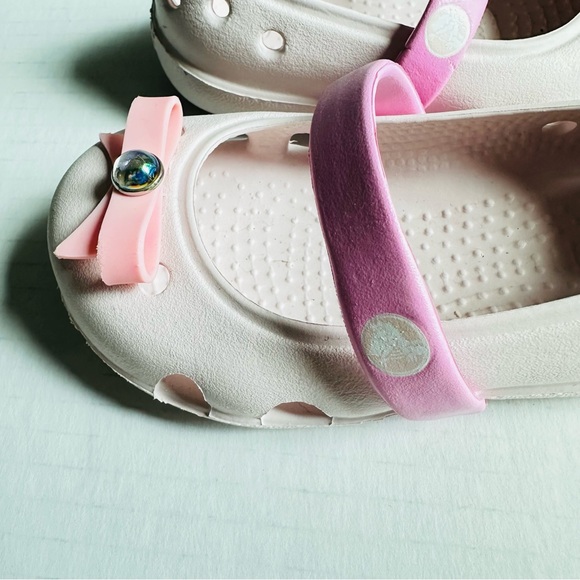 SOLD - Crocs Baby Infant Girls Bow Sandal Size 5 Flexible Shoe - Picture 3 of 6
